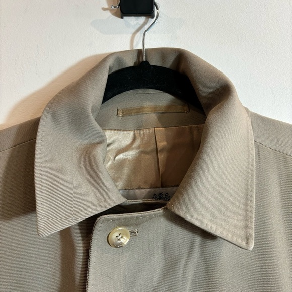 AQUASCUTUM Sz 38R Wool Lined Many  Pockets Slit in Back Buttoned Trenchcoat - Picture 3 of 16